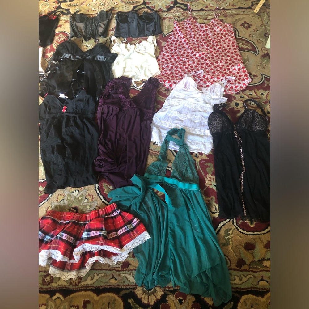 👛 Bundle of 3 corsets and 6 Nightgowns/Lingerie